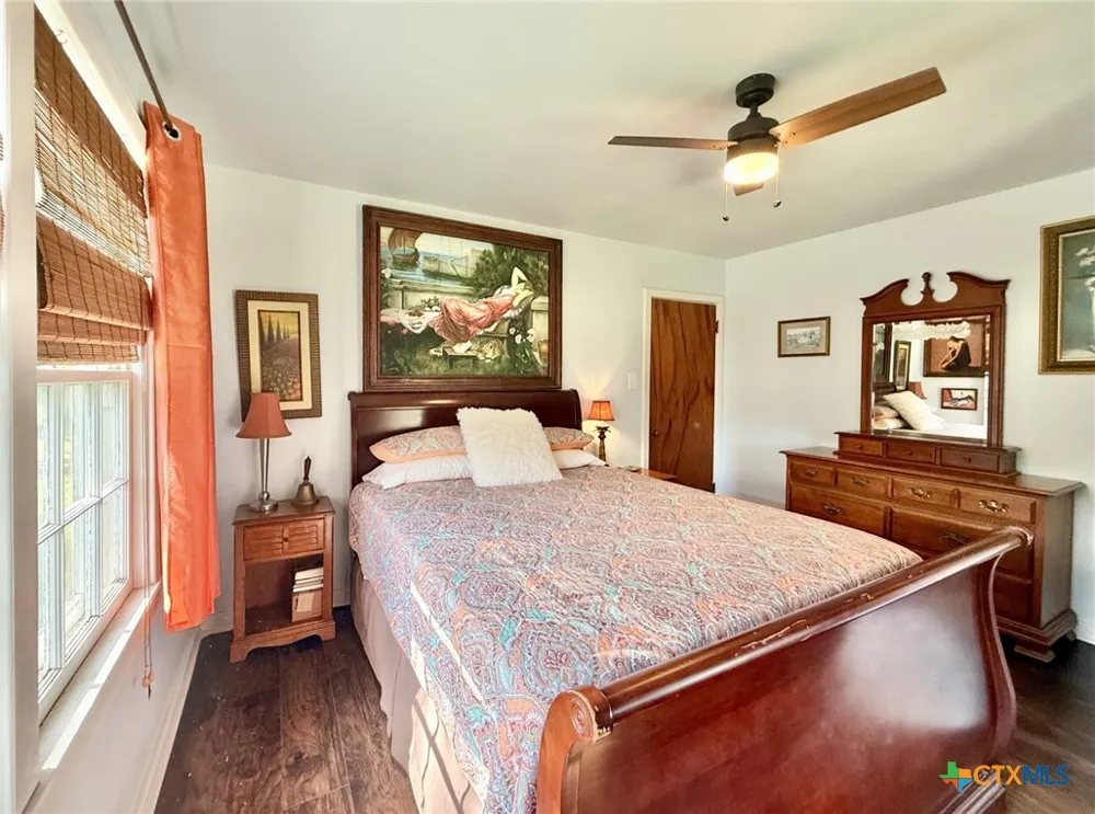 406 E Tres Palacios Avenue Palacios, TX 77465