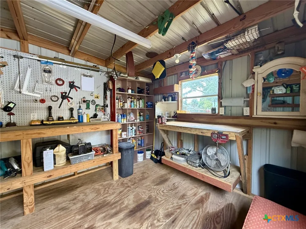 406 E Tres Palacios Avenue Palacios, TX 77465