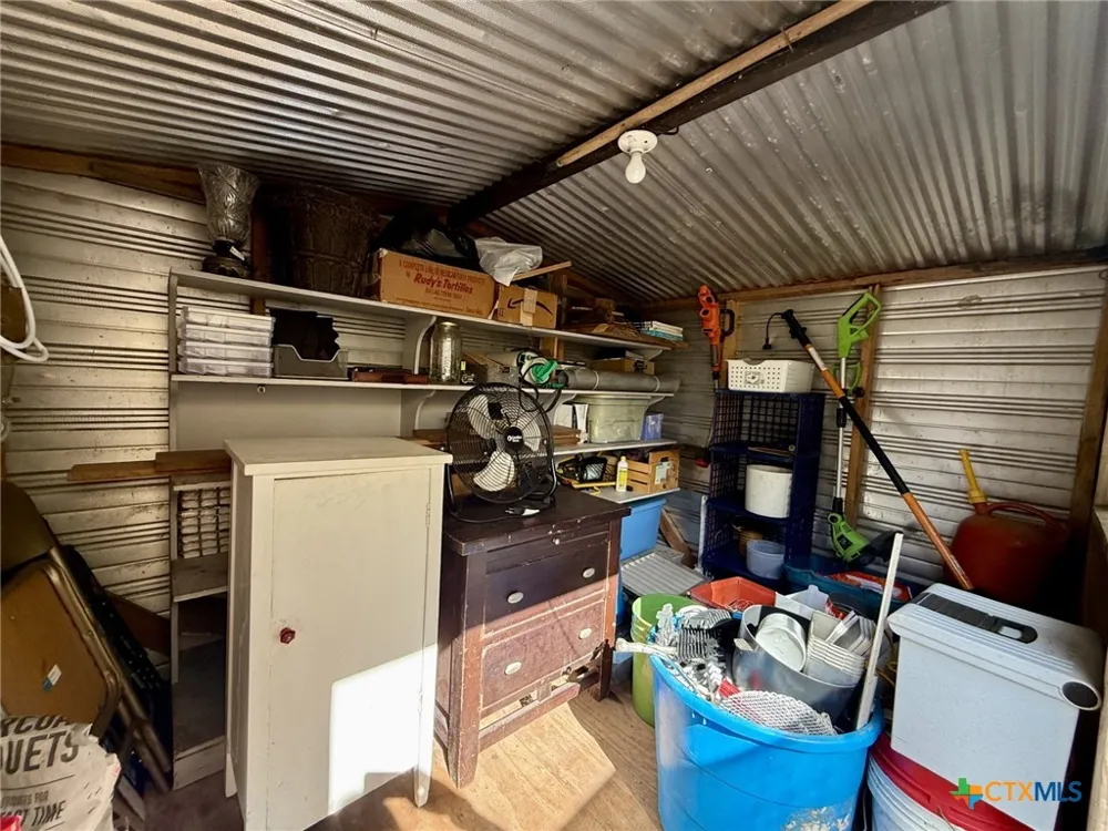 406 E Tres Palacios Avenue Palacios, TX 77465
