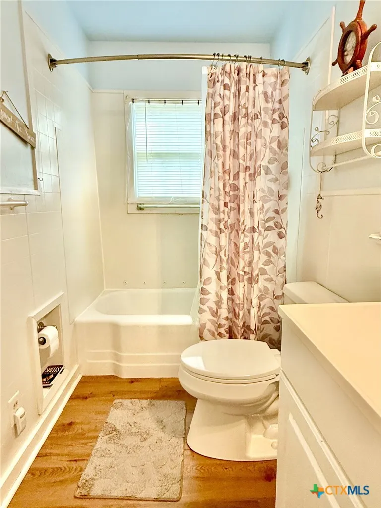 406 E Tres Palacios Avenue Palacios, TX 77465