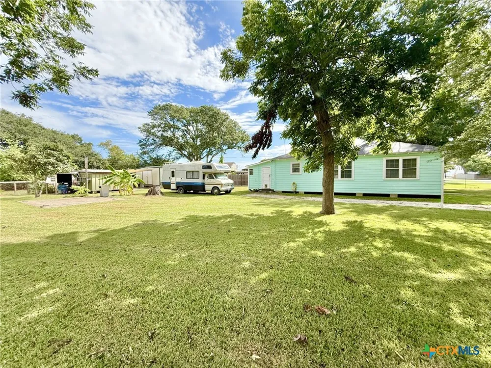 406 E Tres Palacios Avenue Palacios, TX 77465