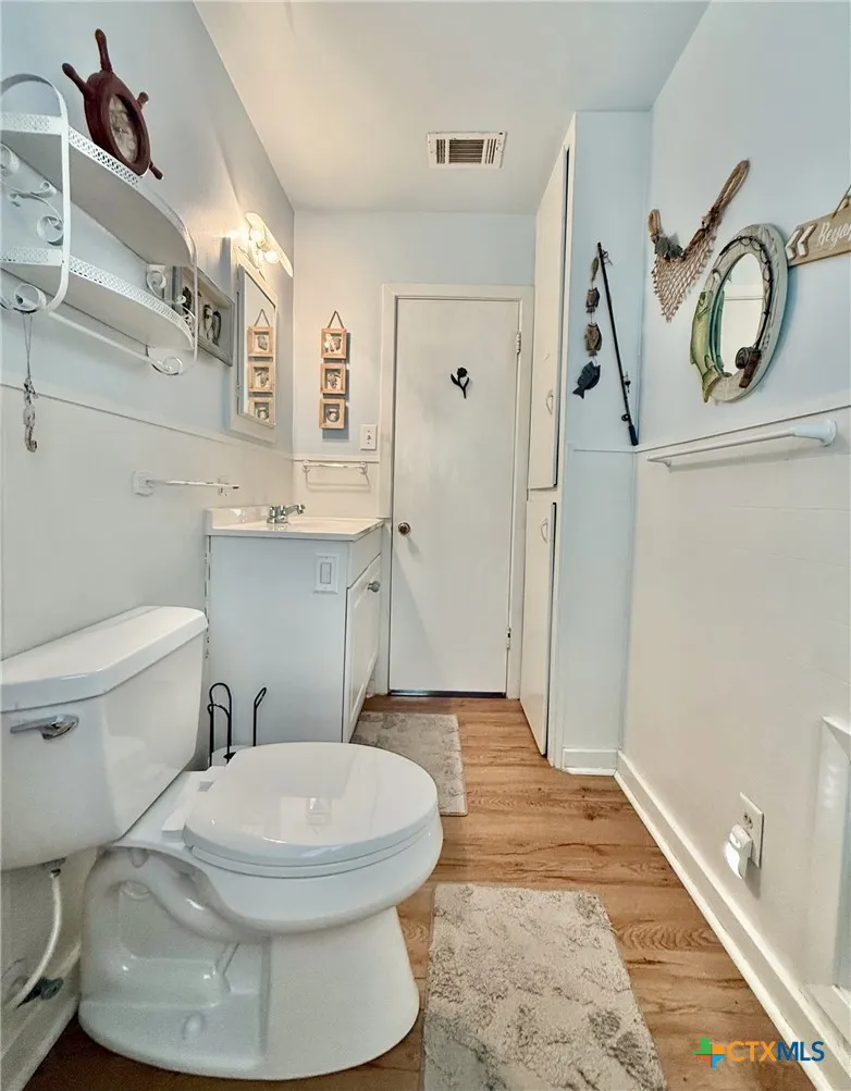406 E Tres Palacios Avenue Palacios, TX 77465