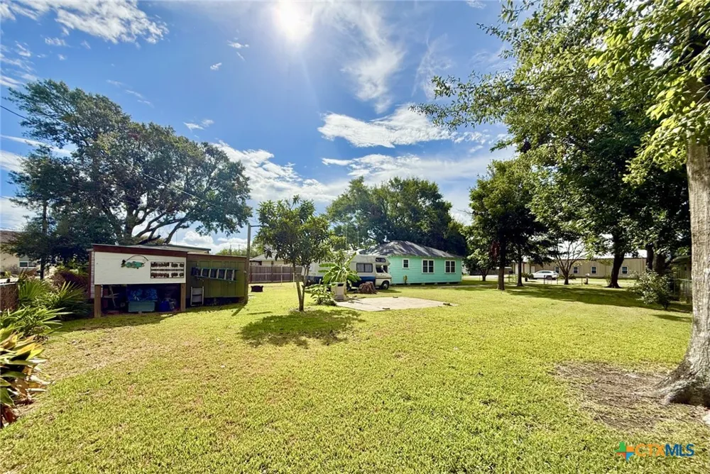 406 E Tres Palacios Avenue Palacios, TX 77465