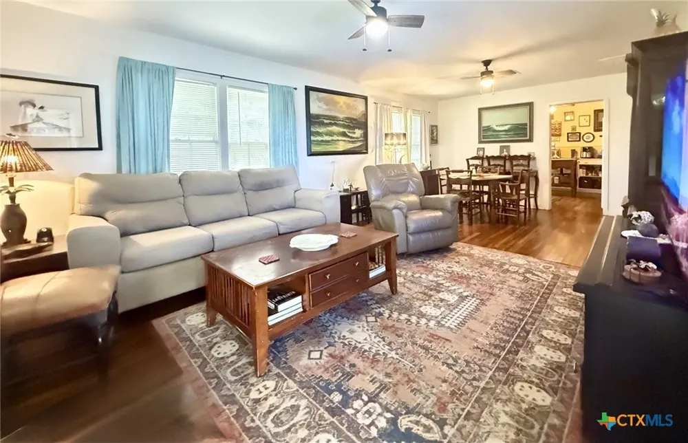 406 E Tres Palacios Avenue Palacios, TX 77465