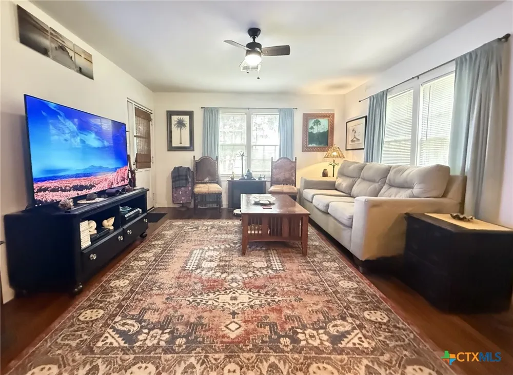406 E Tres Palacios Avenue Palacios, TX 77465