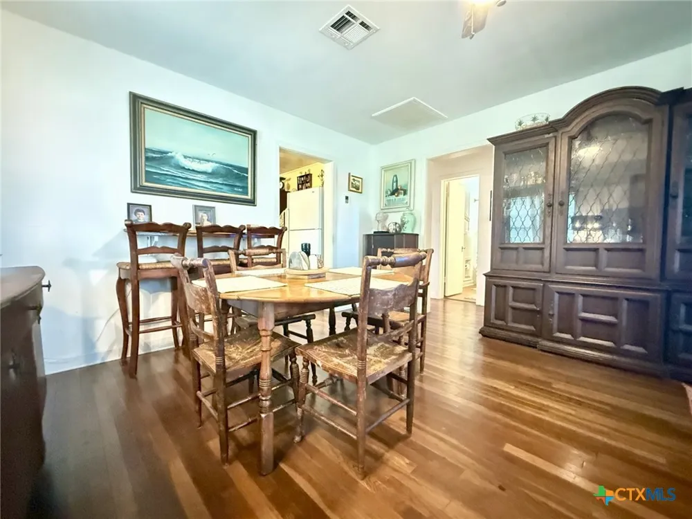 406 E Tres Palacios Avenue Palacios, TX 77465