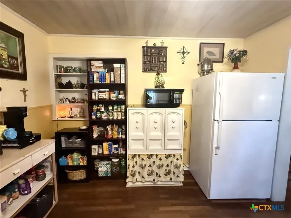 406 E Tres Palacios Avenue Palacios, TX 77465