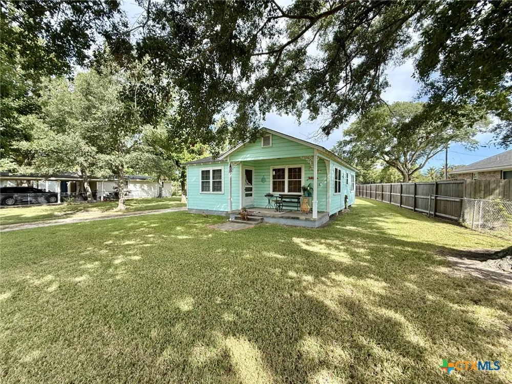 406 E Tres Palacios Avenue Palacios, TX 77465