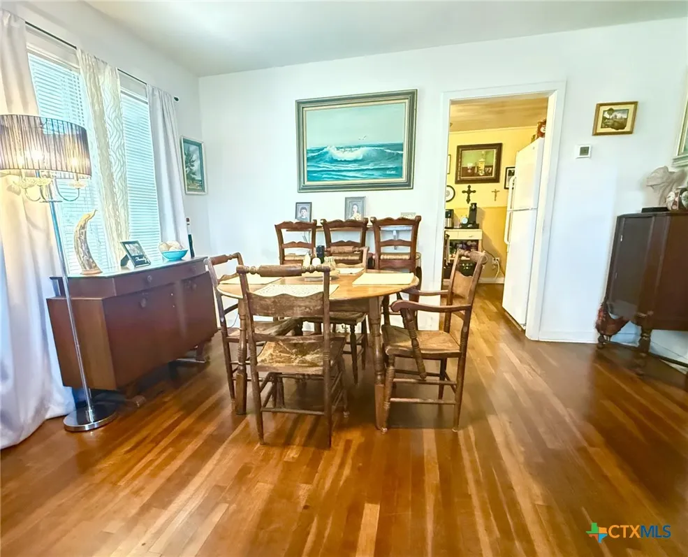 406 E Tres Palacios Avenue Palacios, TX 77465