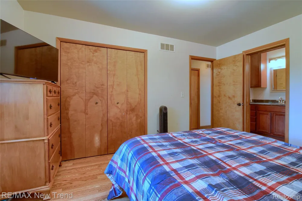 2475 Jackson Boulevard Highland Charter Township, MI 48356
