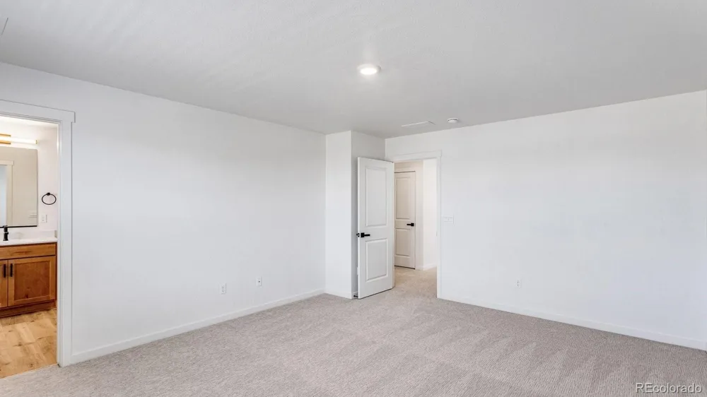 697 Ukraine Street Aurora, CO 80018