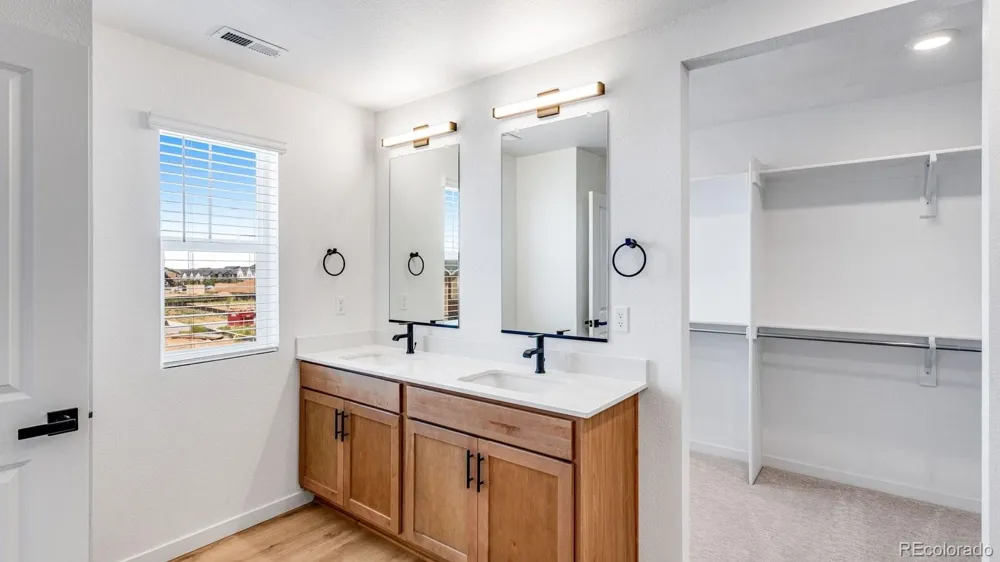 697 Ukraine Street Aurora, CO 80018