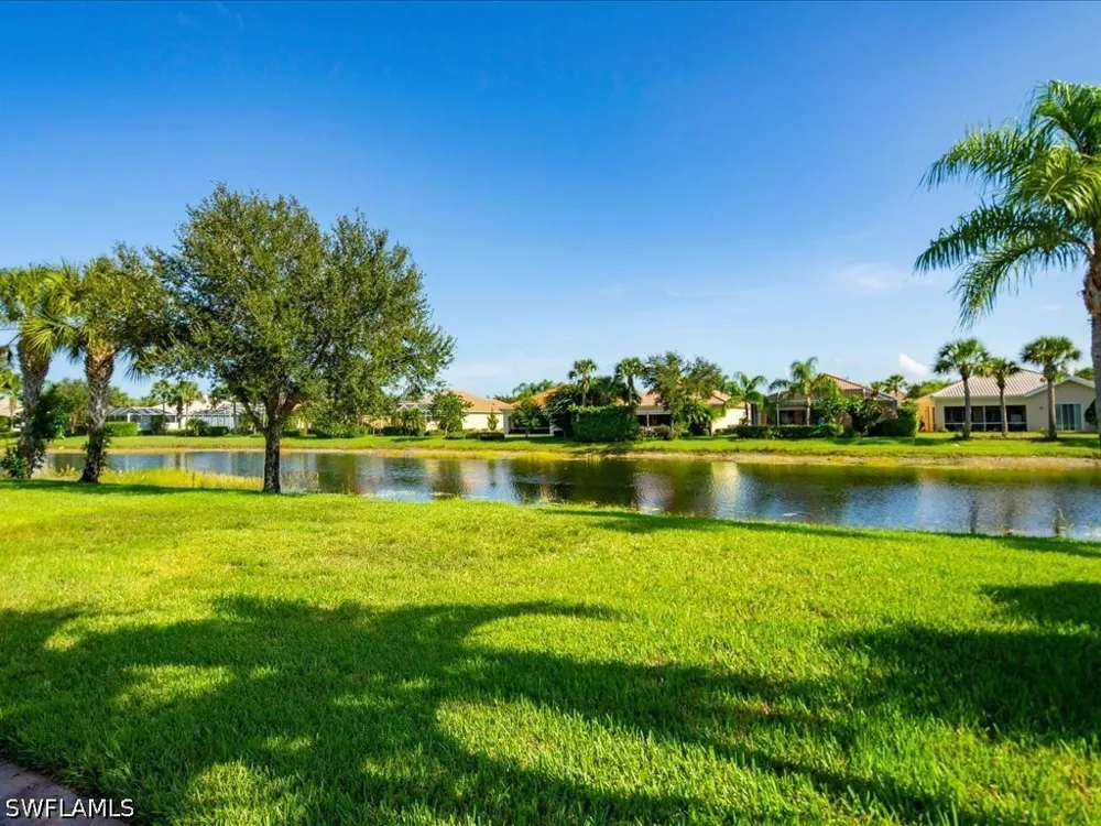 Genova Court Naples, FL 34114