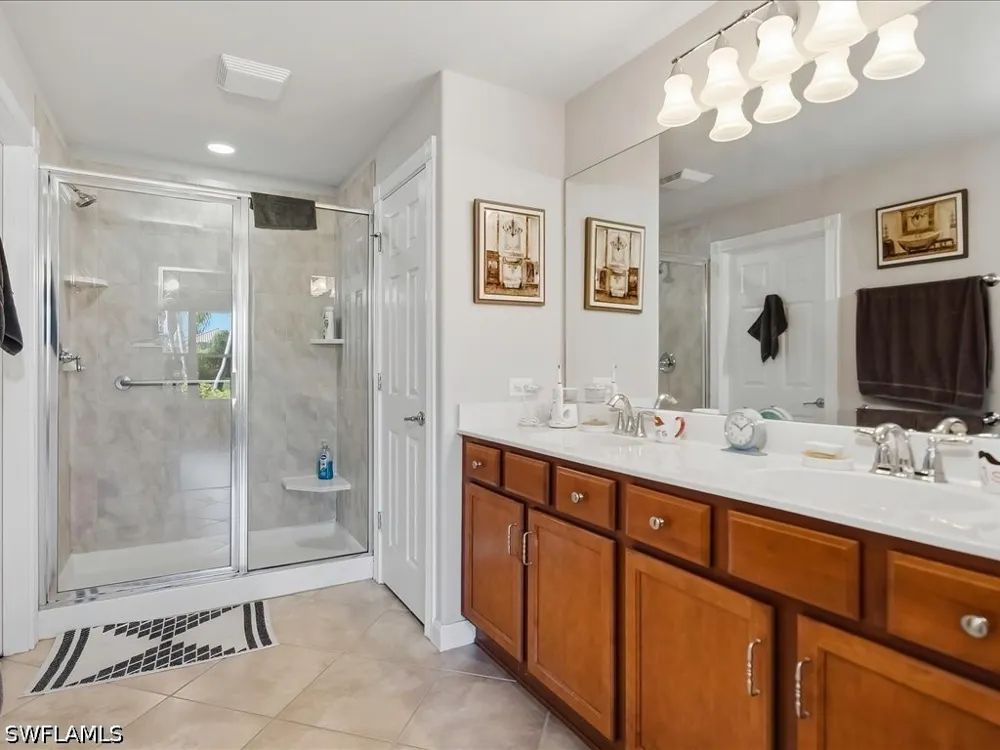 Genova Court Naples, FL 34114