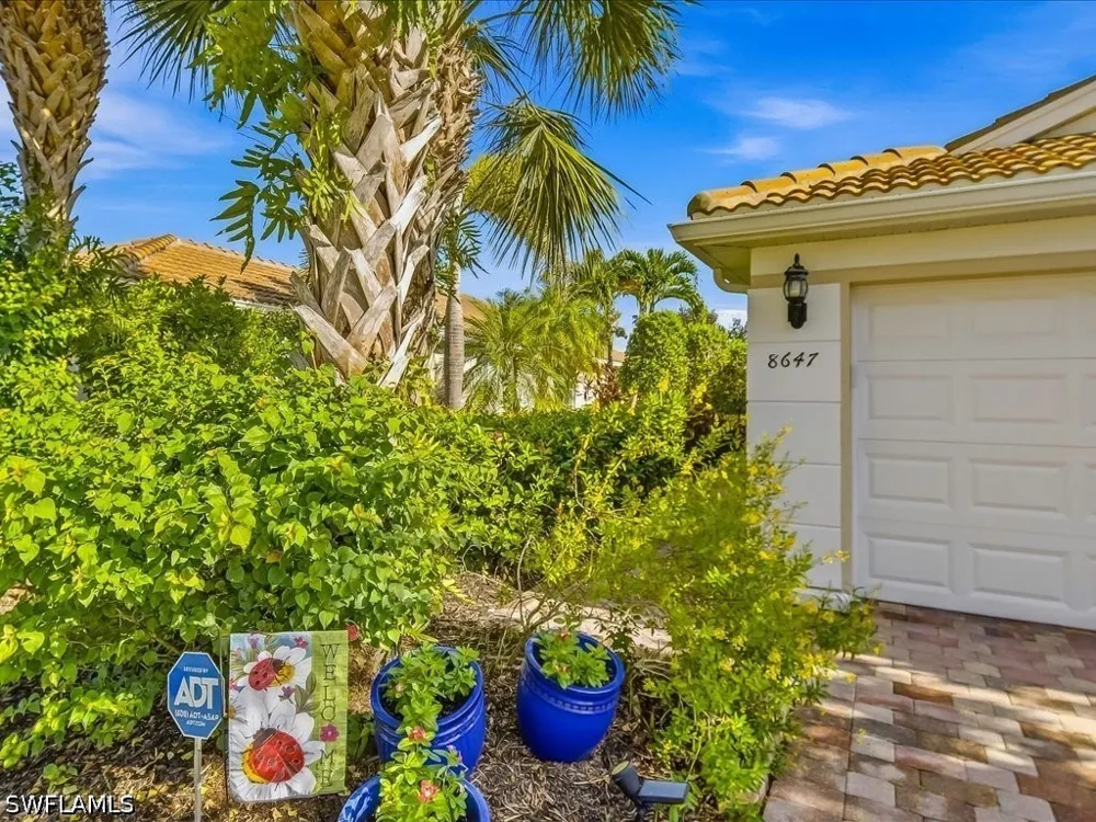 Genova Court Naples, FL 34114