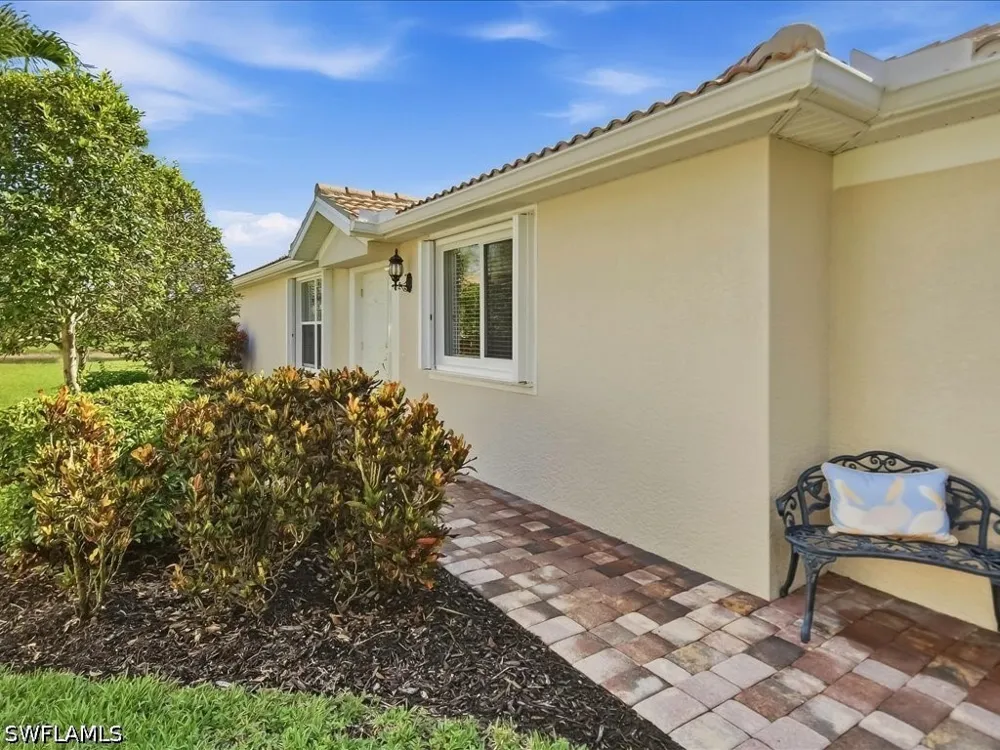 Genova Court Naples, FL 34114