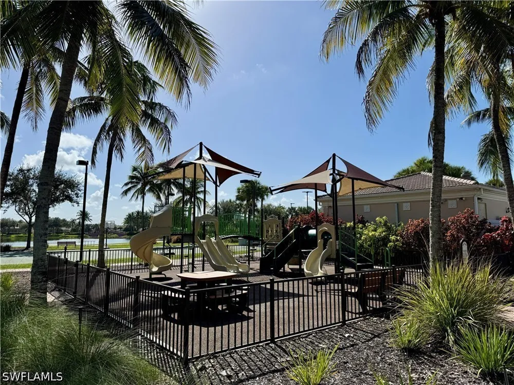 Genova Court Naples, FL 34114