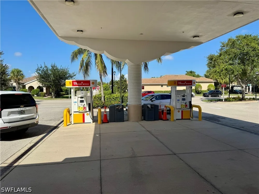 Genova Court Naples, FL 34114