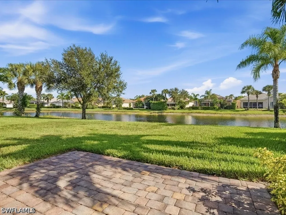 Genova Court Naples, FL 34114