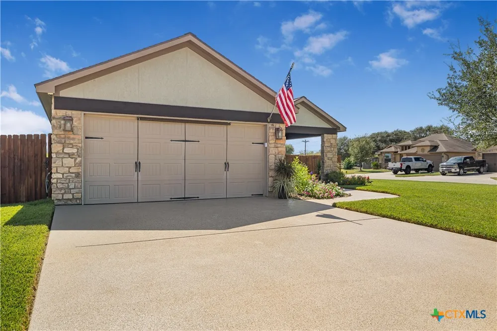 101 Gabbiano Court Victoria, TX 77904