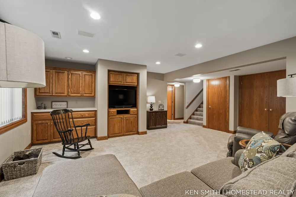 1876 Columbus Street Holland, MI 49424
