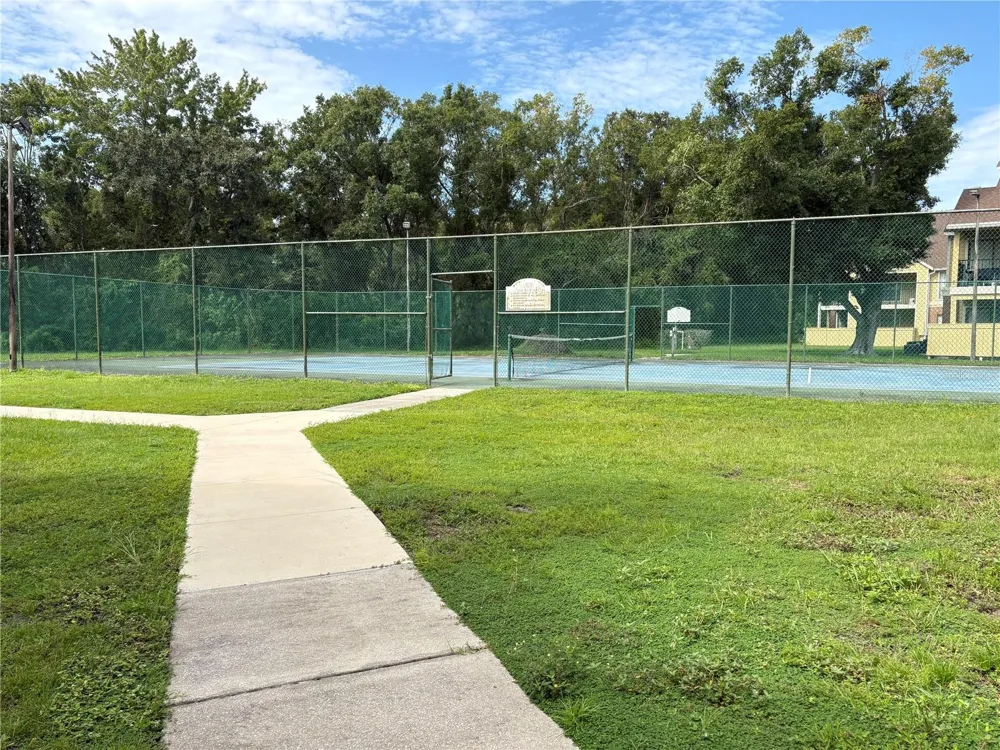 8702 MALLARD RESERVE DRIVE #104 Tampa, FL 33614
