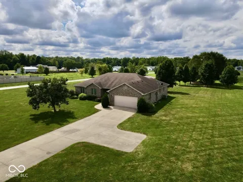 8621 County Road 425 W