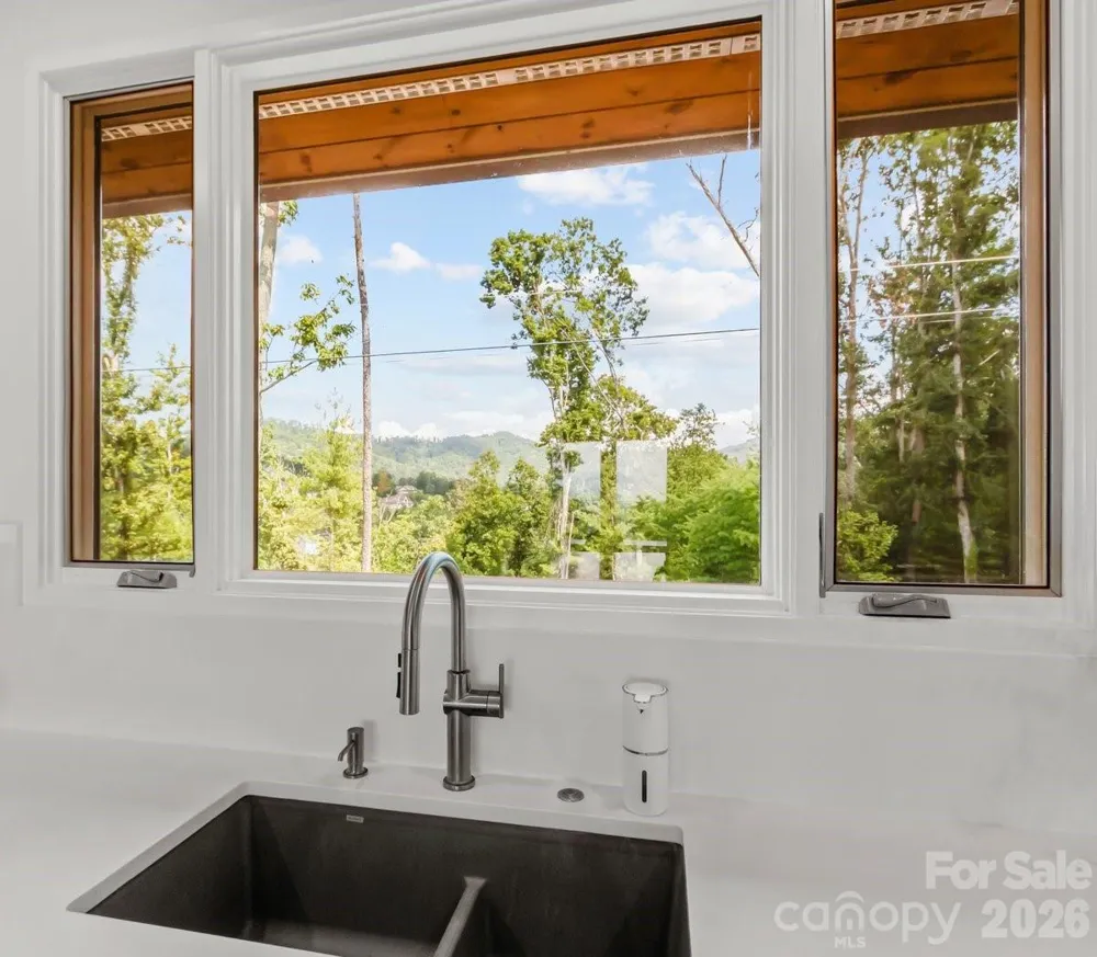 98 Running Ridge Road Asheville, NC 28804