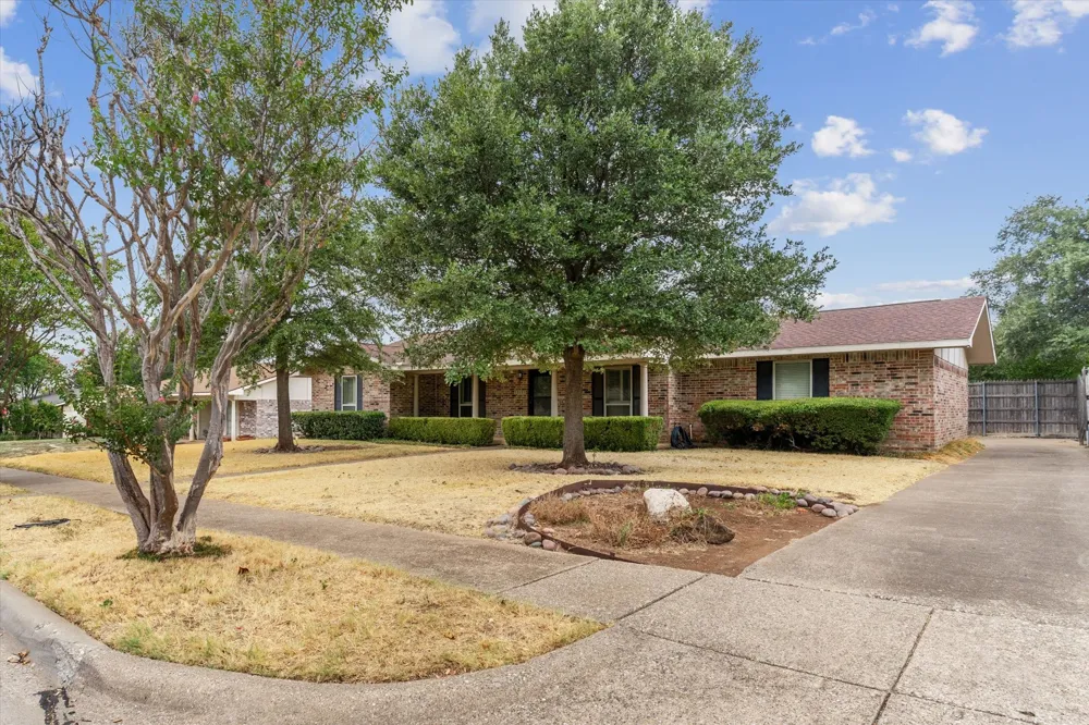 13121 Pennystone Drive Farmers Branch, TX 75244