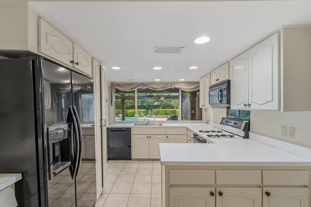 13121 Pennystone Drive Farmers Branch, TX 75244