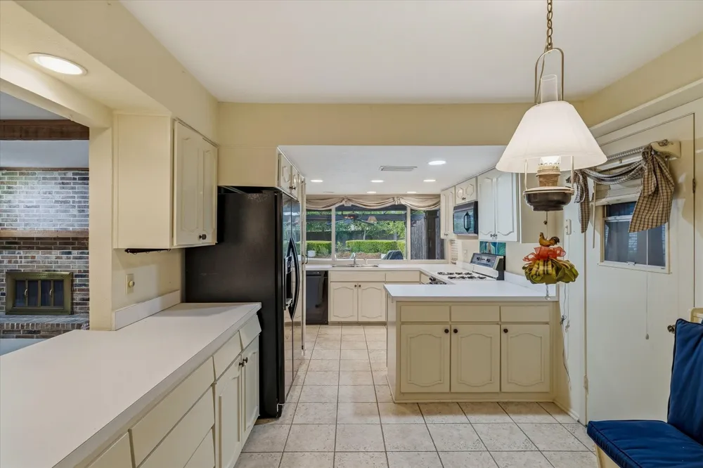 13121 Pennystone Drive Farmers Branch, TX 75244