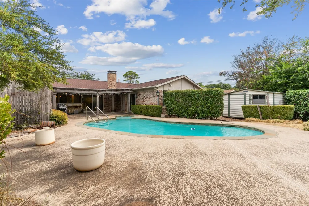 13121 Pennystone Drive Farmers Branch, TX 75244