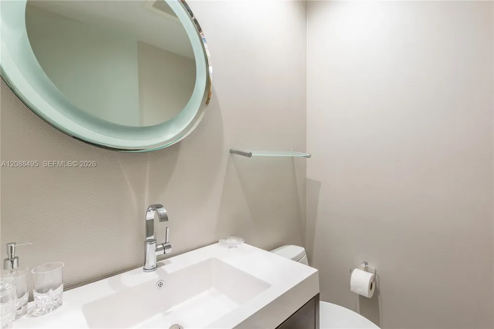 1425 BRICKELL AV #45D Miami, FL 33131