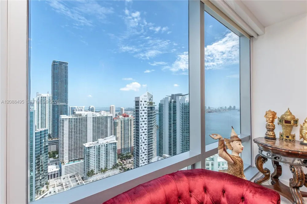 1425 BRICKELL AV #45D Miami, FL 33131