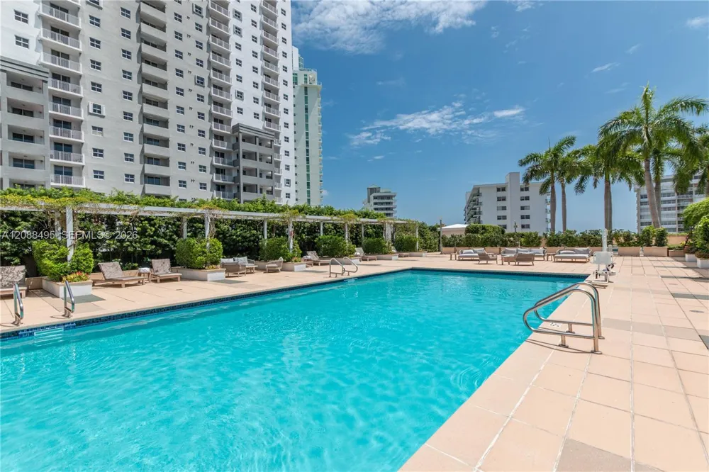1425 BRICKELL AV #45D Miami, FL 33131