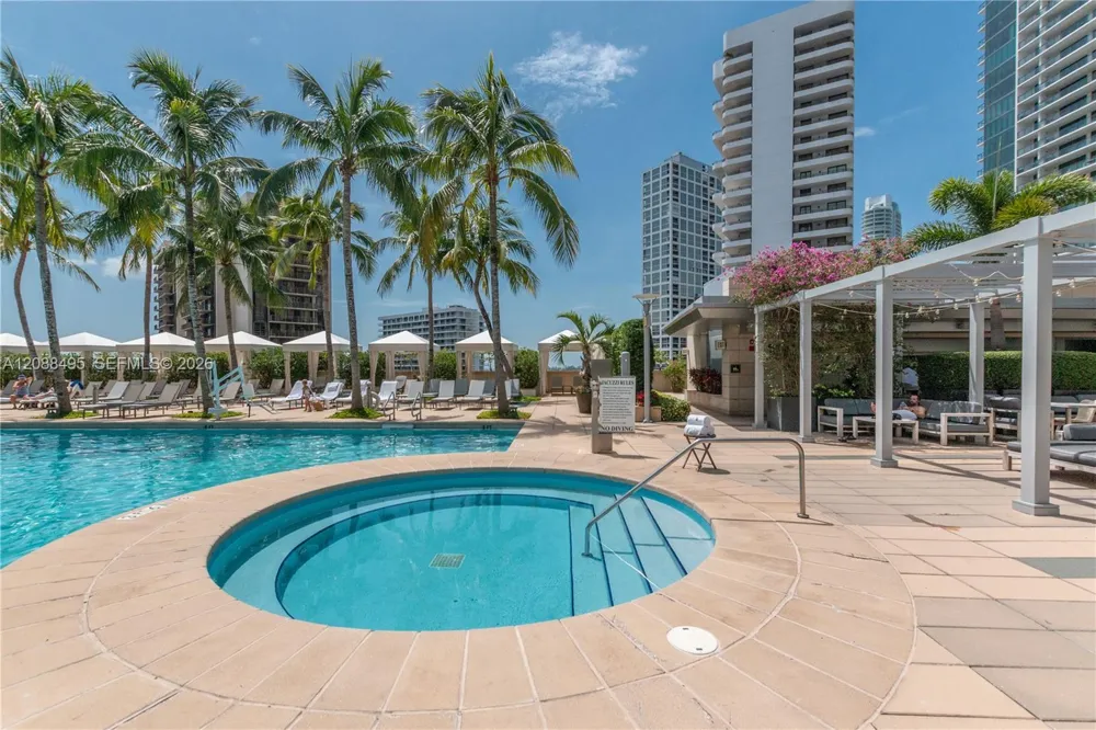 1425 BRICKELL AV #45D Miami, FL 33131