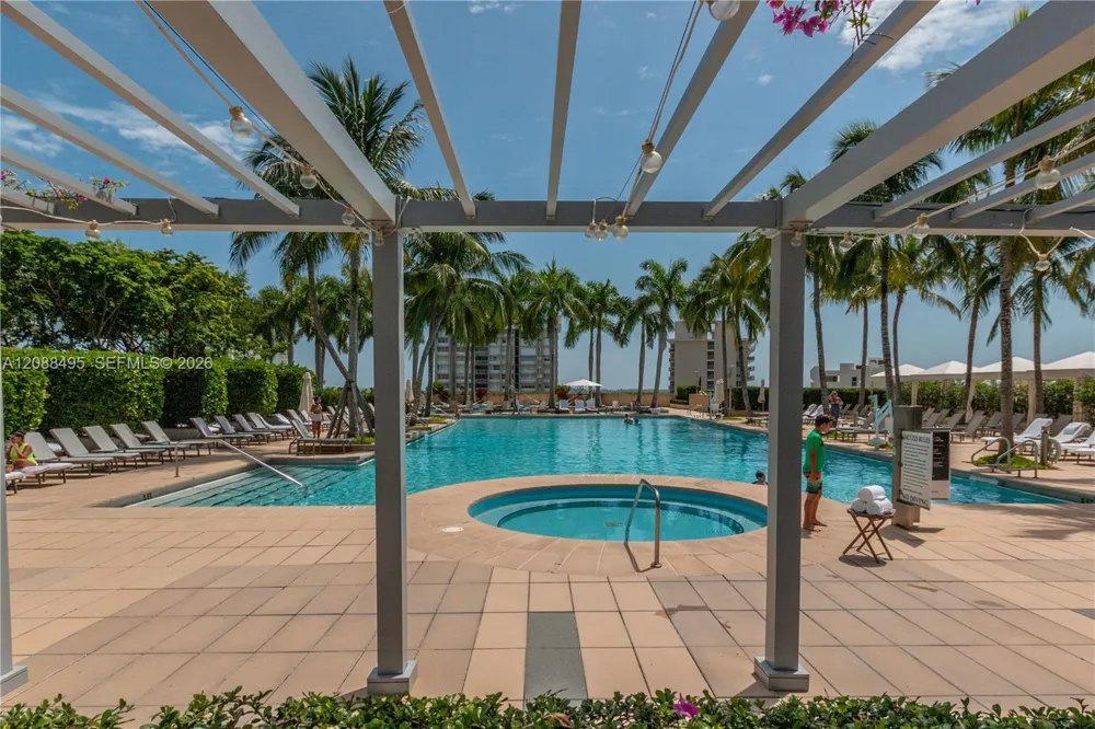 1425 BRICKELL AV #45D Miami, FL 33131
