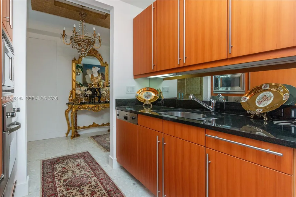 1425 BRICKELL AV #45D Miami, FL 33131