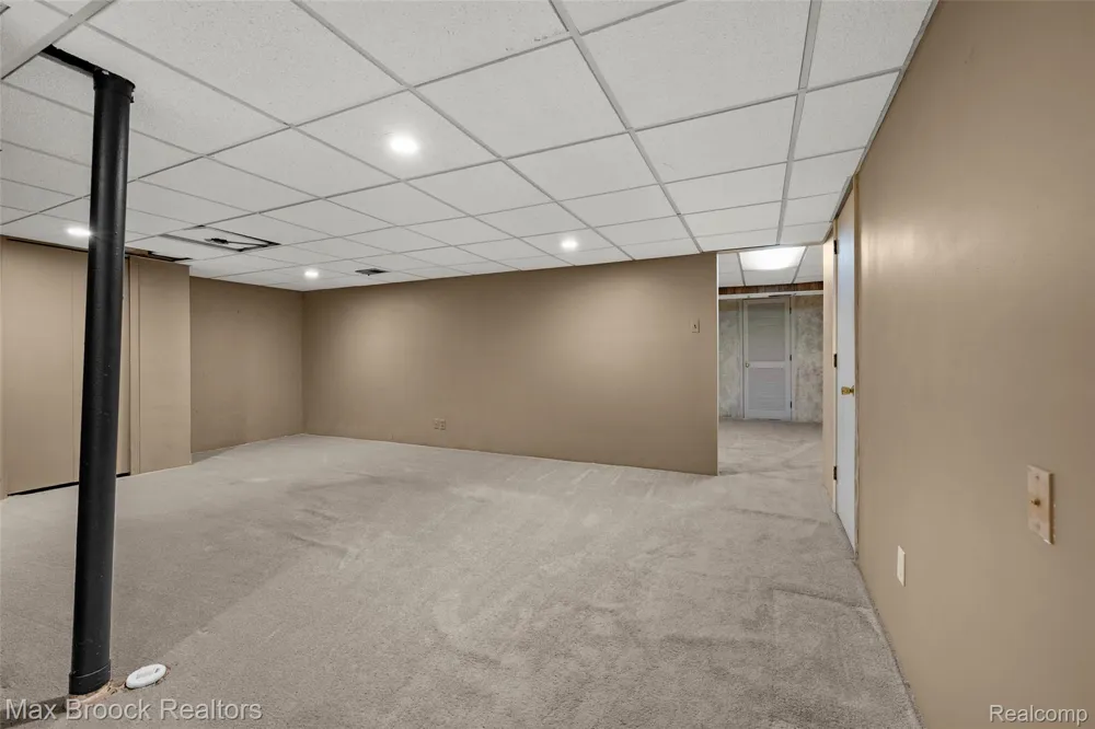 1131 Hillpointe Circle Bloomfield Charter Township, MI 48304