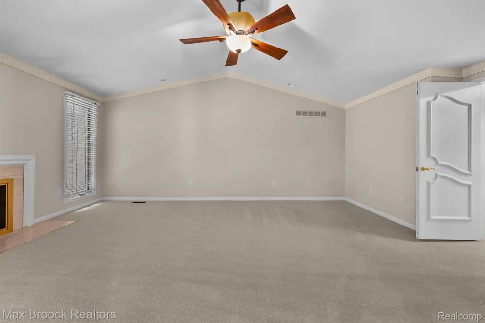 1131 Hillpointe Circle Bloomfield Charter Township, MI 48304