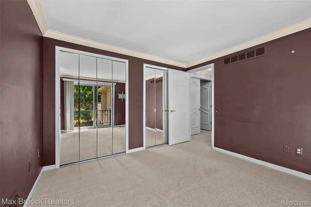 1131 Hillpointe Circle Bloomfield Charter Township, MI 48304