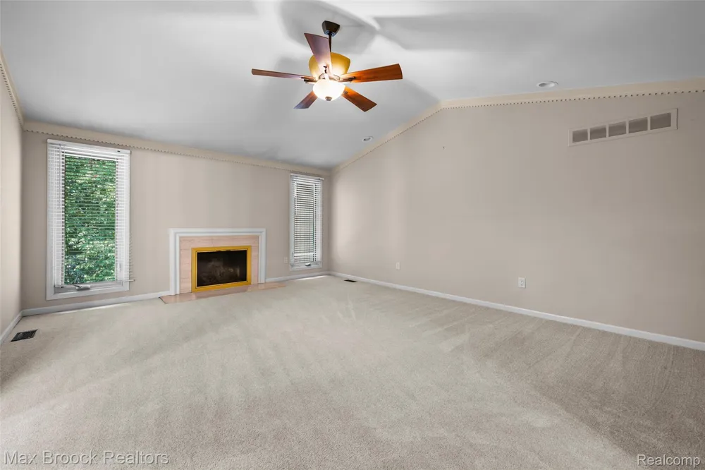 1131 Hillpointe Circle Bloomfield Charter Township, MI 48304
