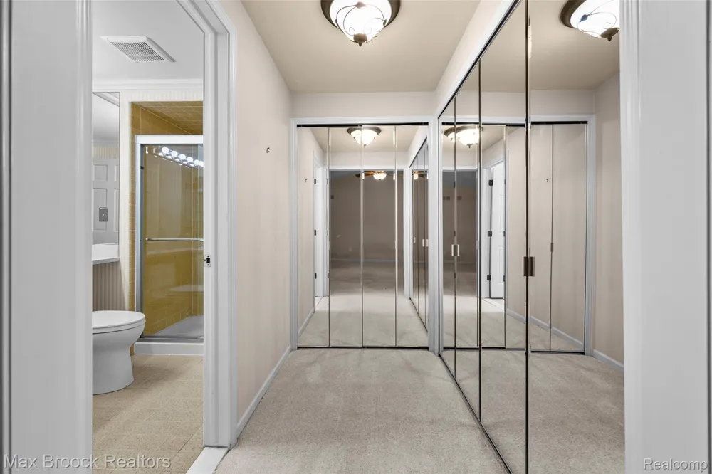 1131 Hillpointe Circle Bloomfield Charter Township, MI 48304