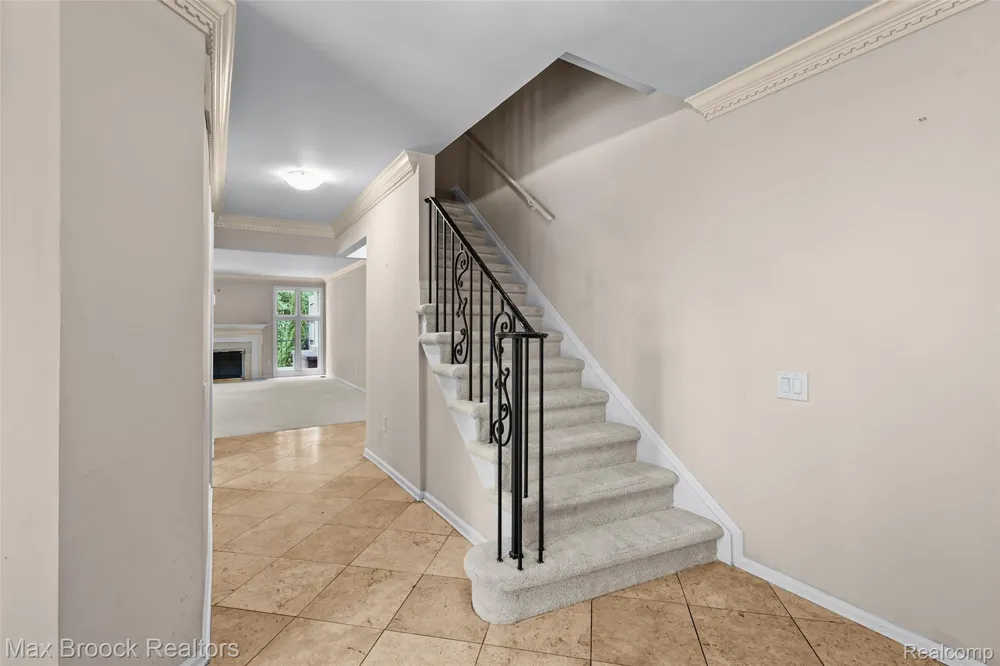 1131 Hillpointe Circle Bloomfield Charter Township, MI 48304