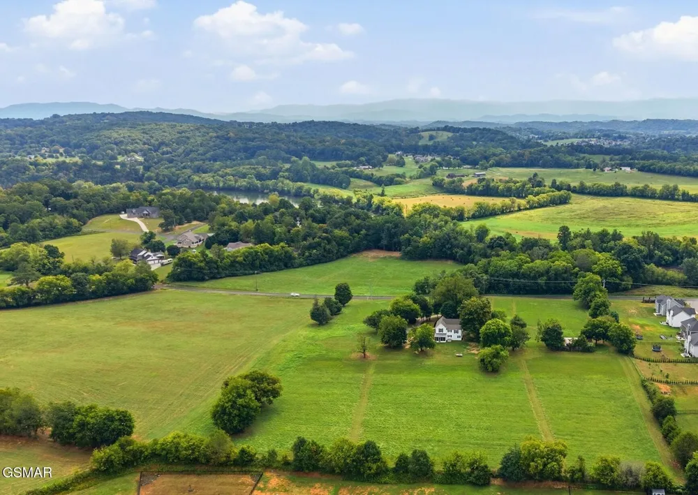 1440 McCleary Bend Road Sevierville, TN 37876