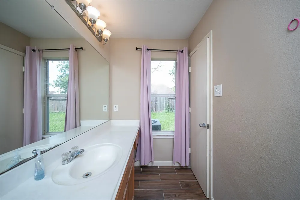 4211 Wayside Stream Lane Houston, TX 77048