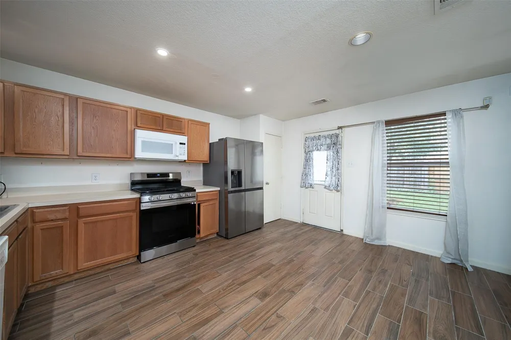 4211 Wayside Stream Lane Houston, TX 77048