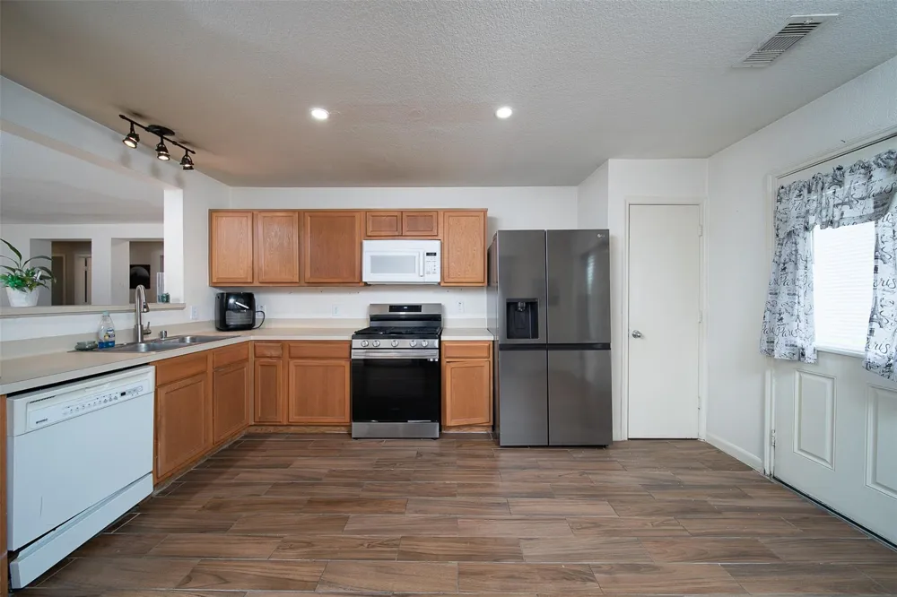 4211 Wayside Stream Lane Houston, TX 77048