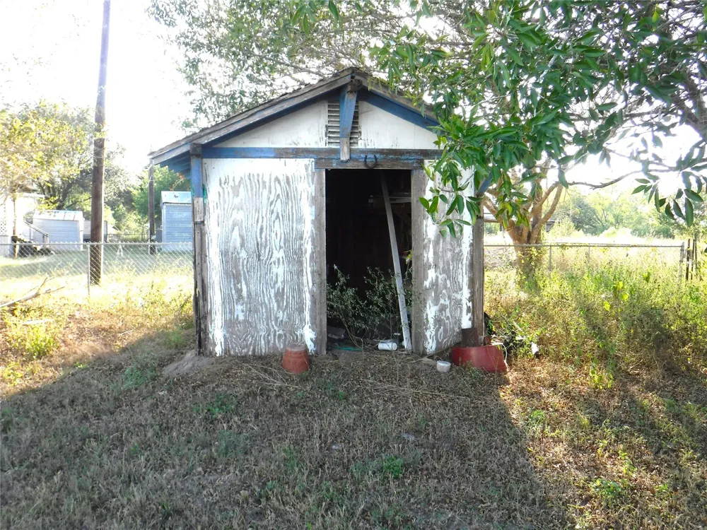 1142 Chestnut Lane Wallis, TX 77485