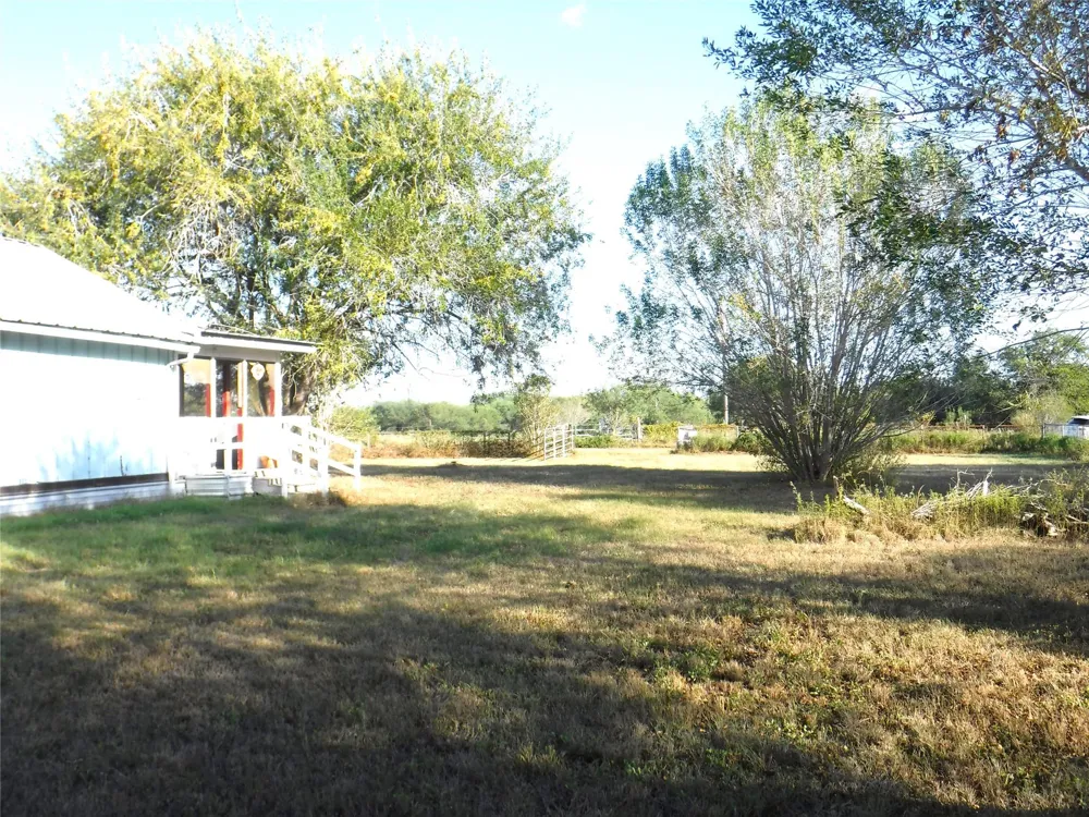 1142 Chestnut Lane Wallis, TX 77485